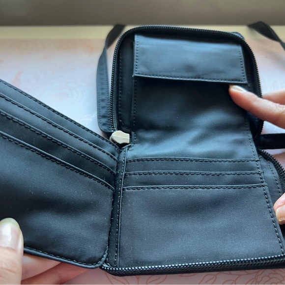 Eddie Bauer Black Crossbody Wallet with Detachable Strap - Picture 7 of 12